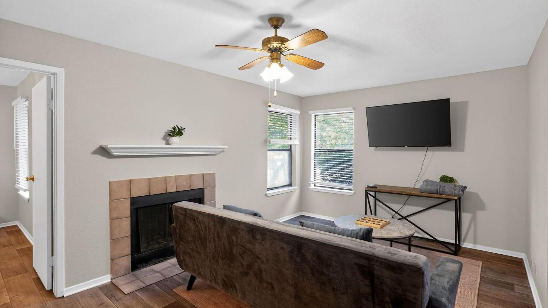 Relaxing 2br With Easy Access Apartment