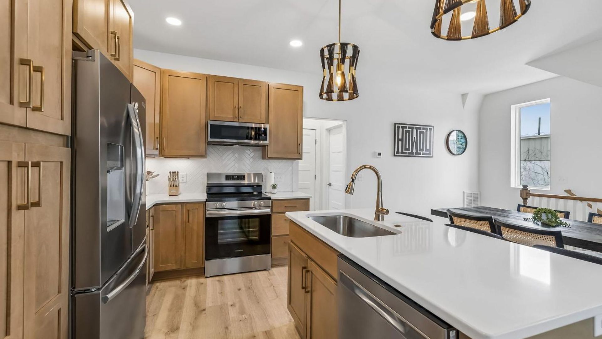 Modern Townhome With Garage & Ev Charger Apartment
