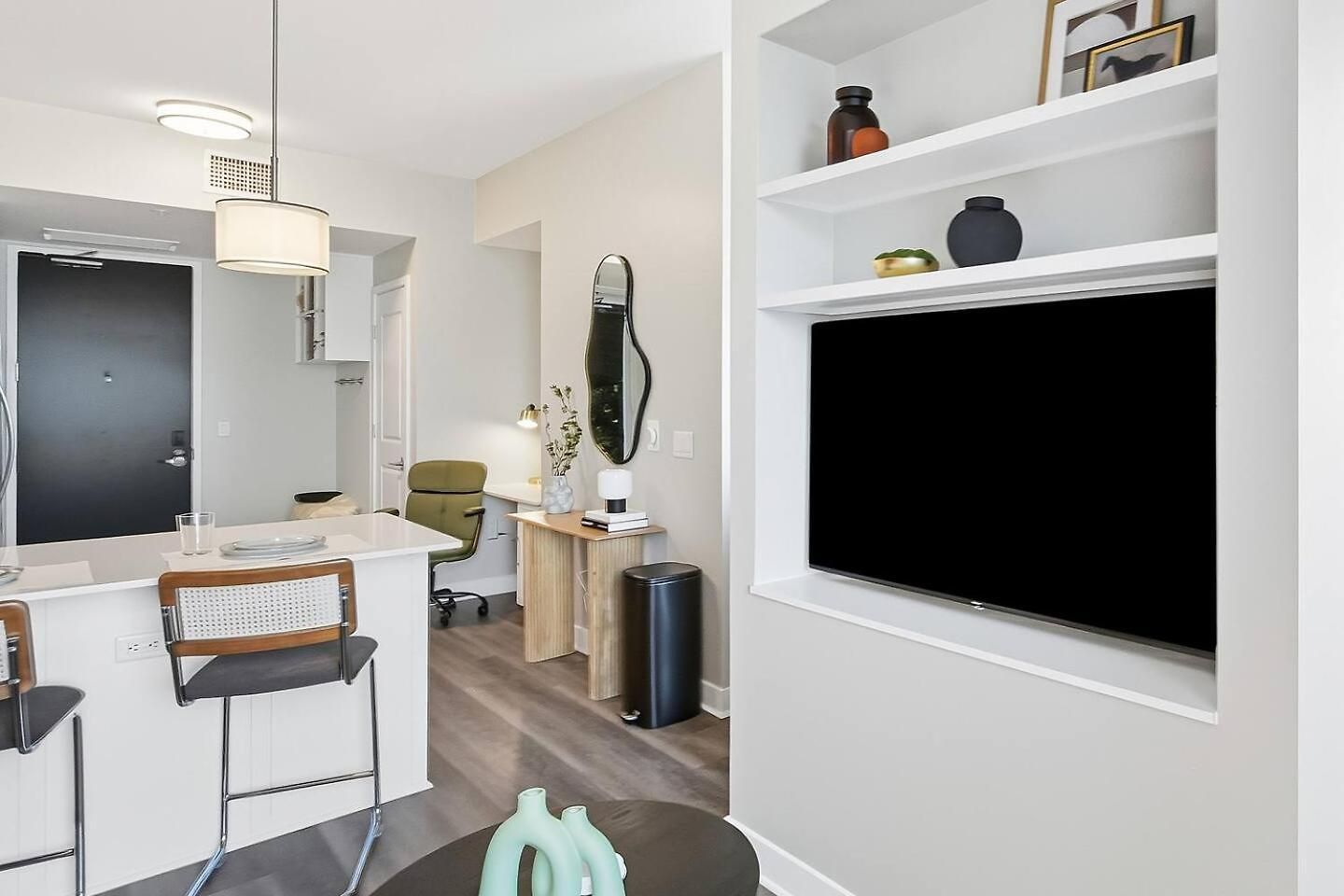 Luxury Pool, Gym, Views + Free Parking Apartment Nashville