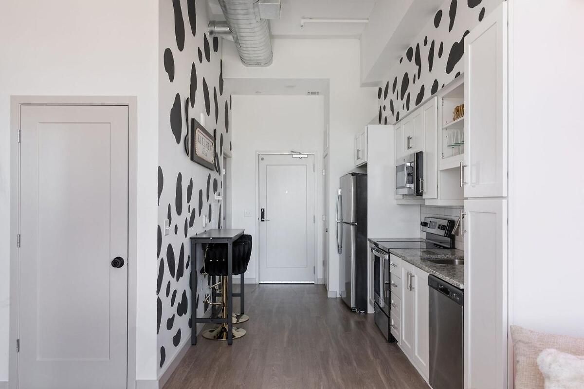 Walk To Broadway, Rooftop Pool And Sky Lounge Apartment *