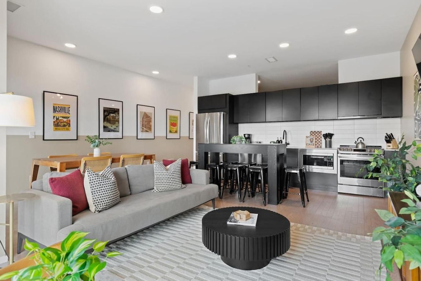 River View Luxury With Garage, Walk To Downtown