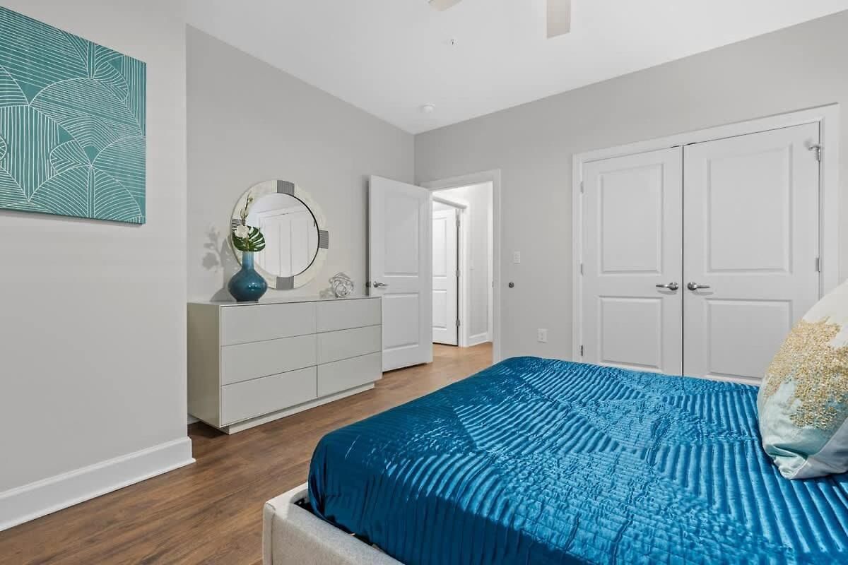 Spacious 2br N Gulch Walk To Broadway & Rooftops Apartment