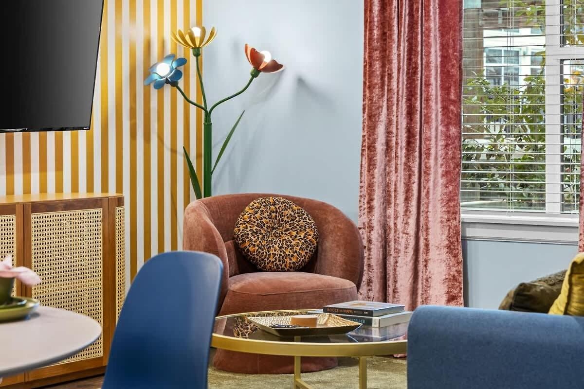 2br W Glam Station & Karaoke Near Broadway Apartment