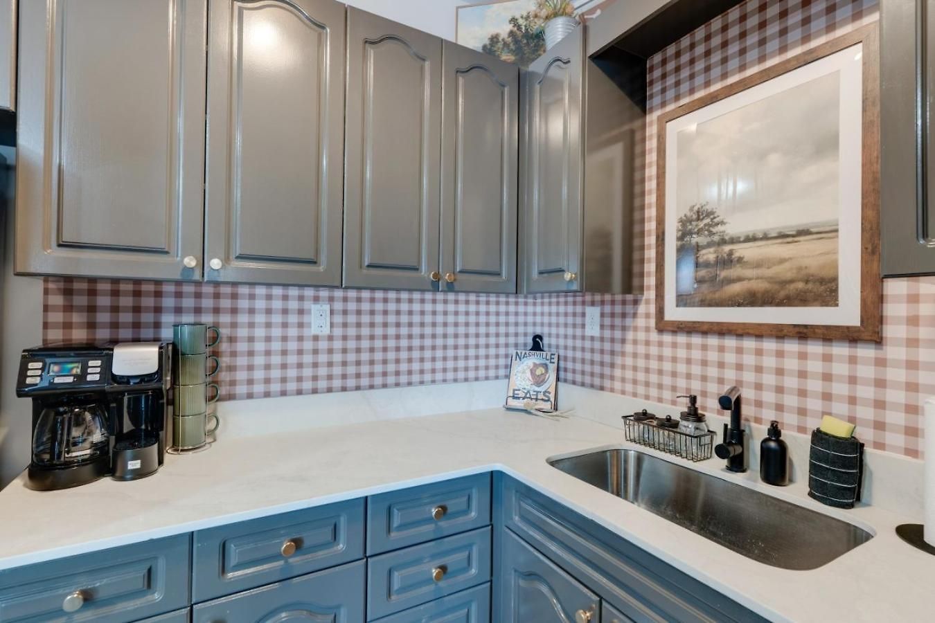 Apartment Game Day Getaway, Vols-themed Near Vanderbilt *