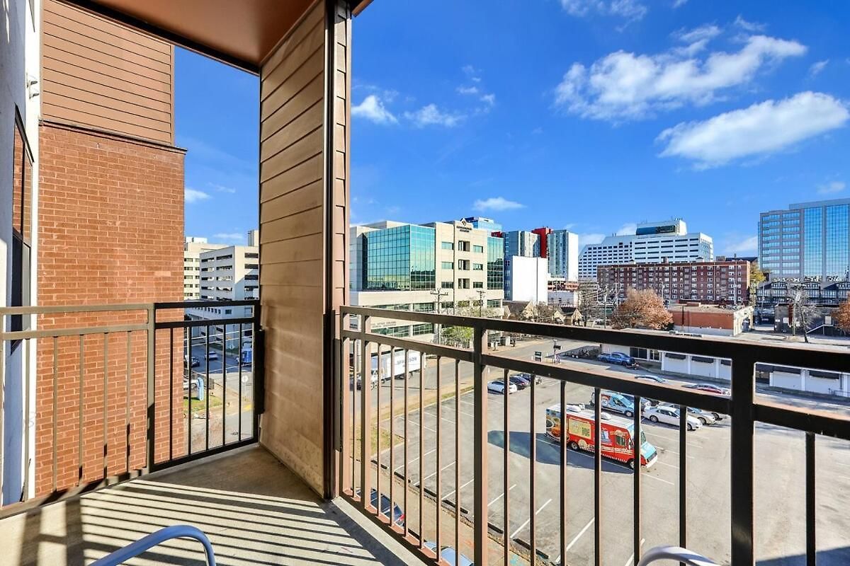 Apartment Midtown - 5 Min To Broadway - Free Secured Parking - Pool *