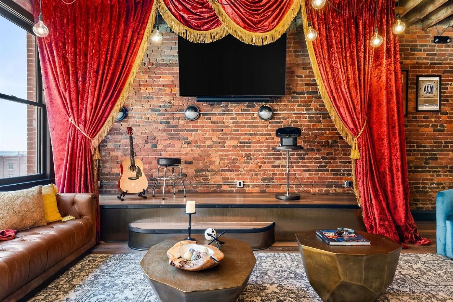 Holiday home The Velvet Vault-luxury Downtown Loft With River View & Walk To Broadway *