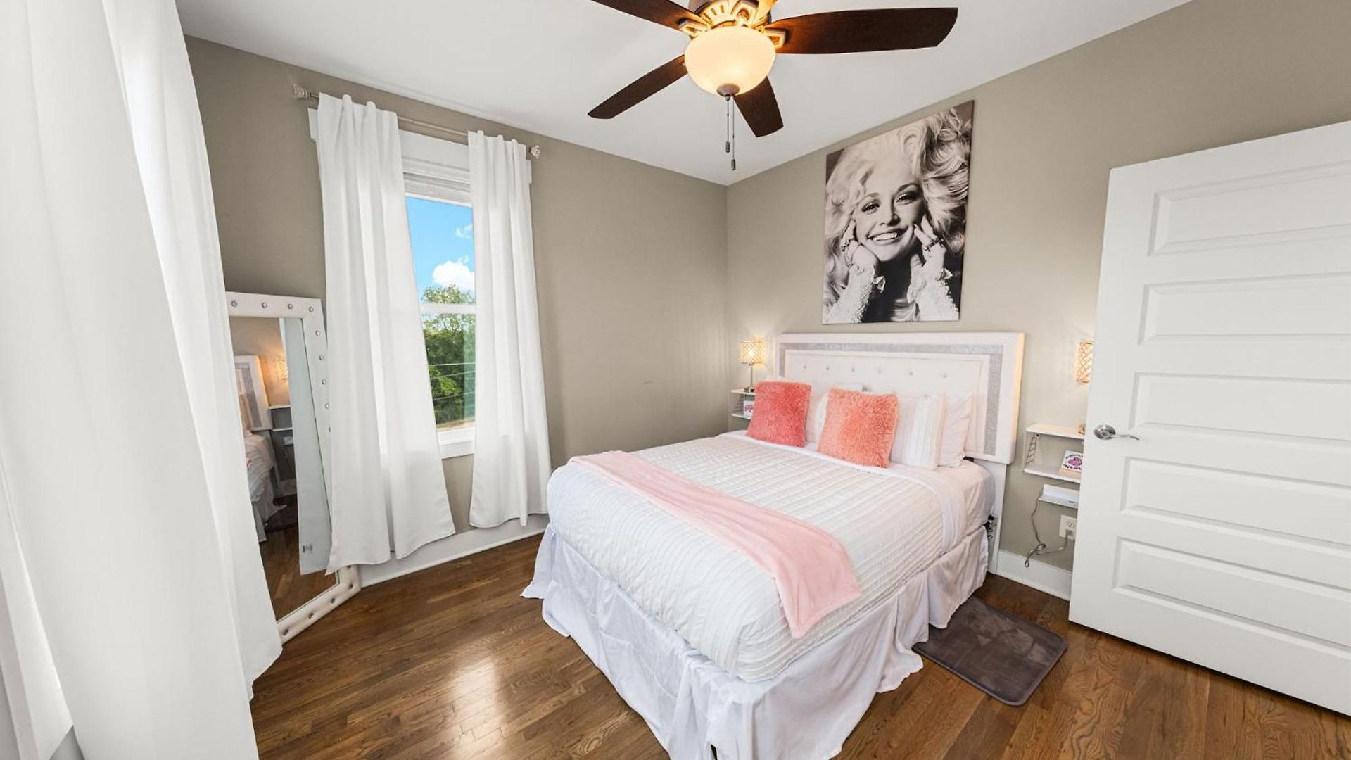 Great Location 2 Bedroom Minutes To Downtown