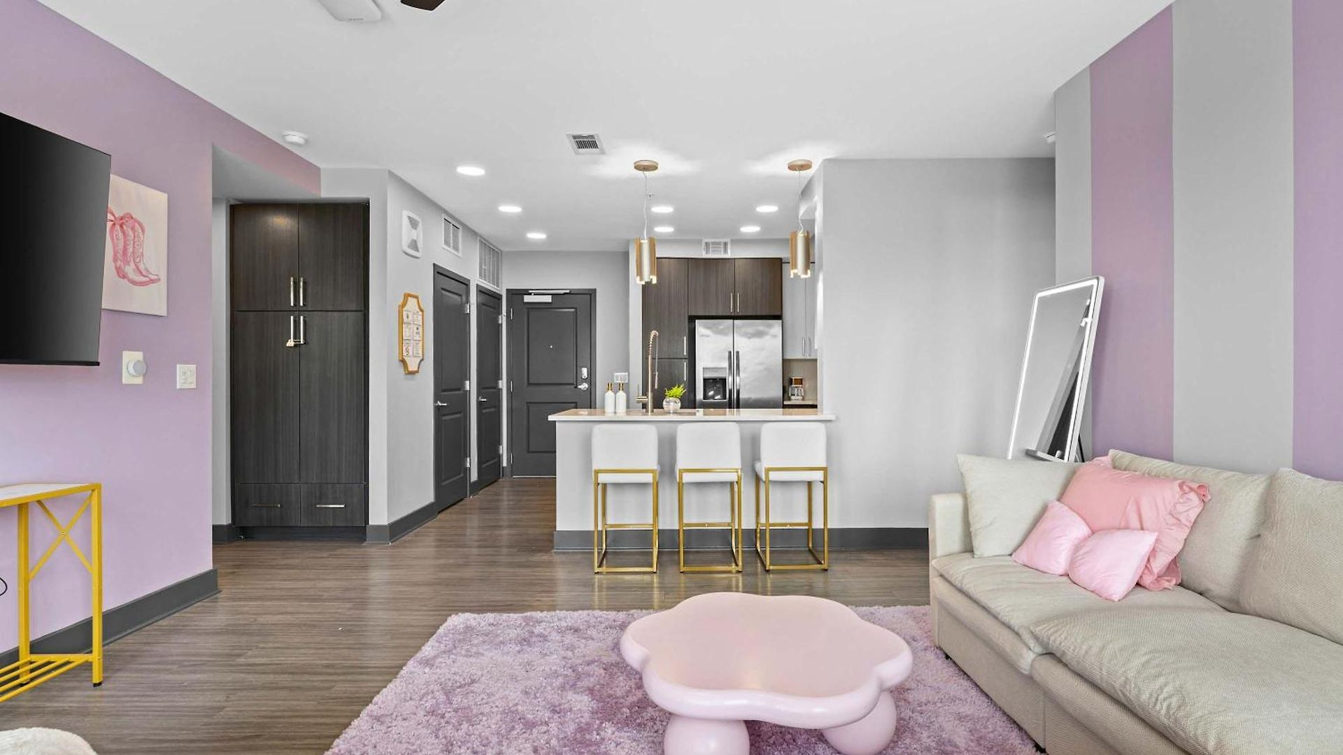 Vibrant Retreat Pool And Glam Apartment *