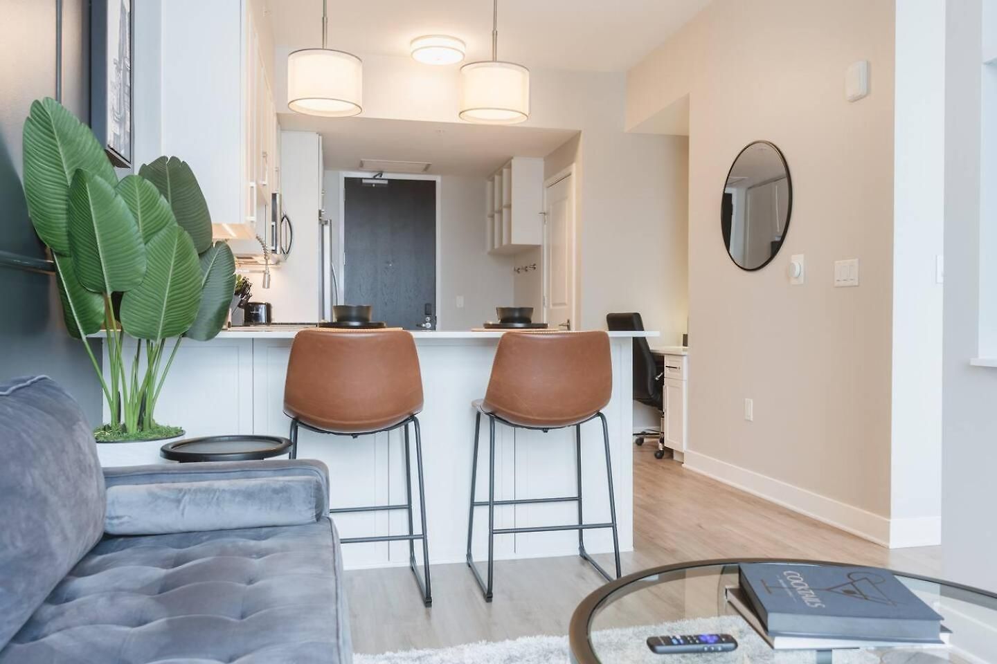 Sky-high Luxury W/ 26th-floor Lounge & Pool Apartment