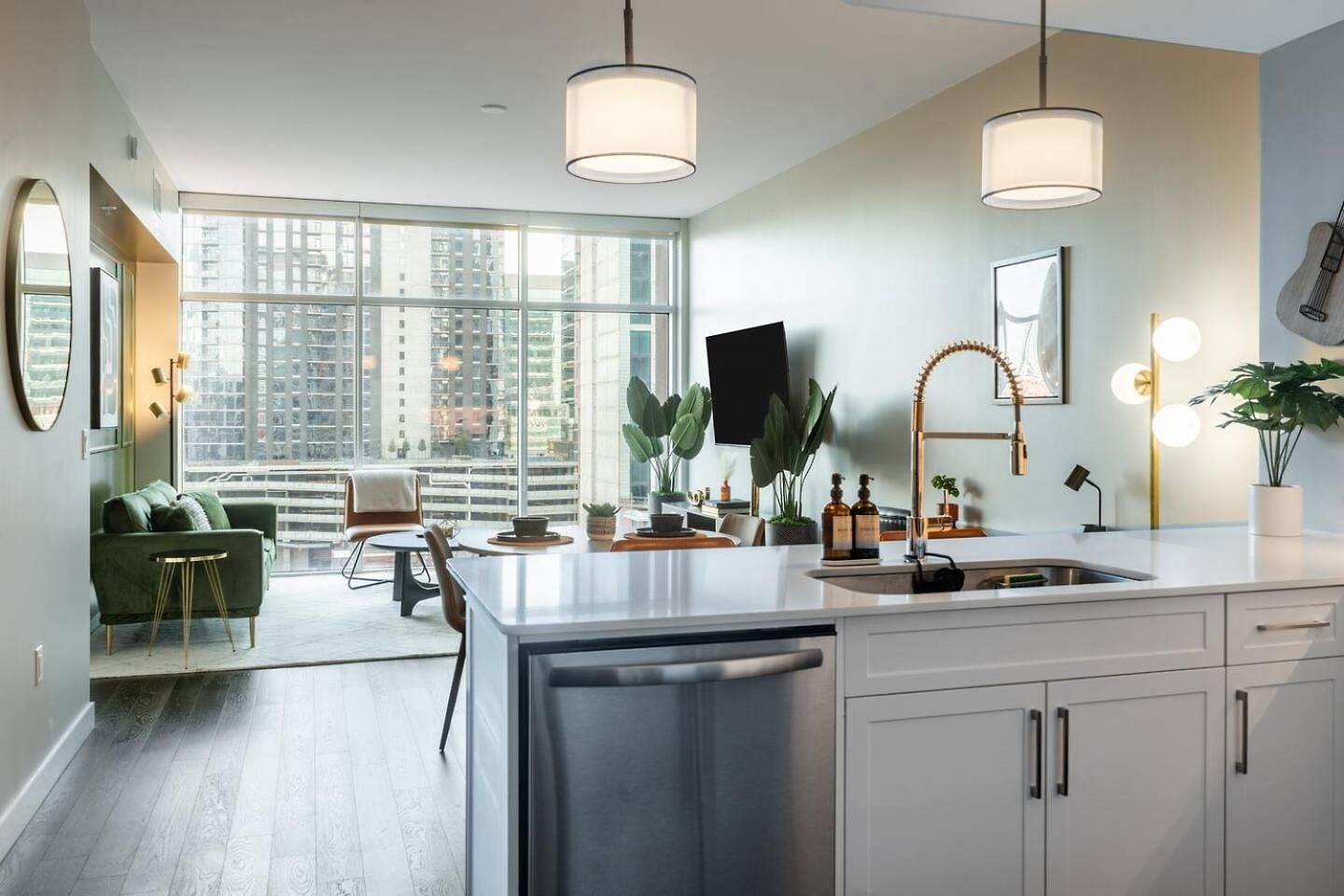 Luxury Gulch Skyline Views, Pool, Parking Nashville
