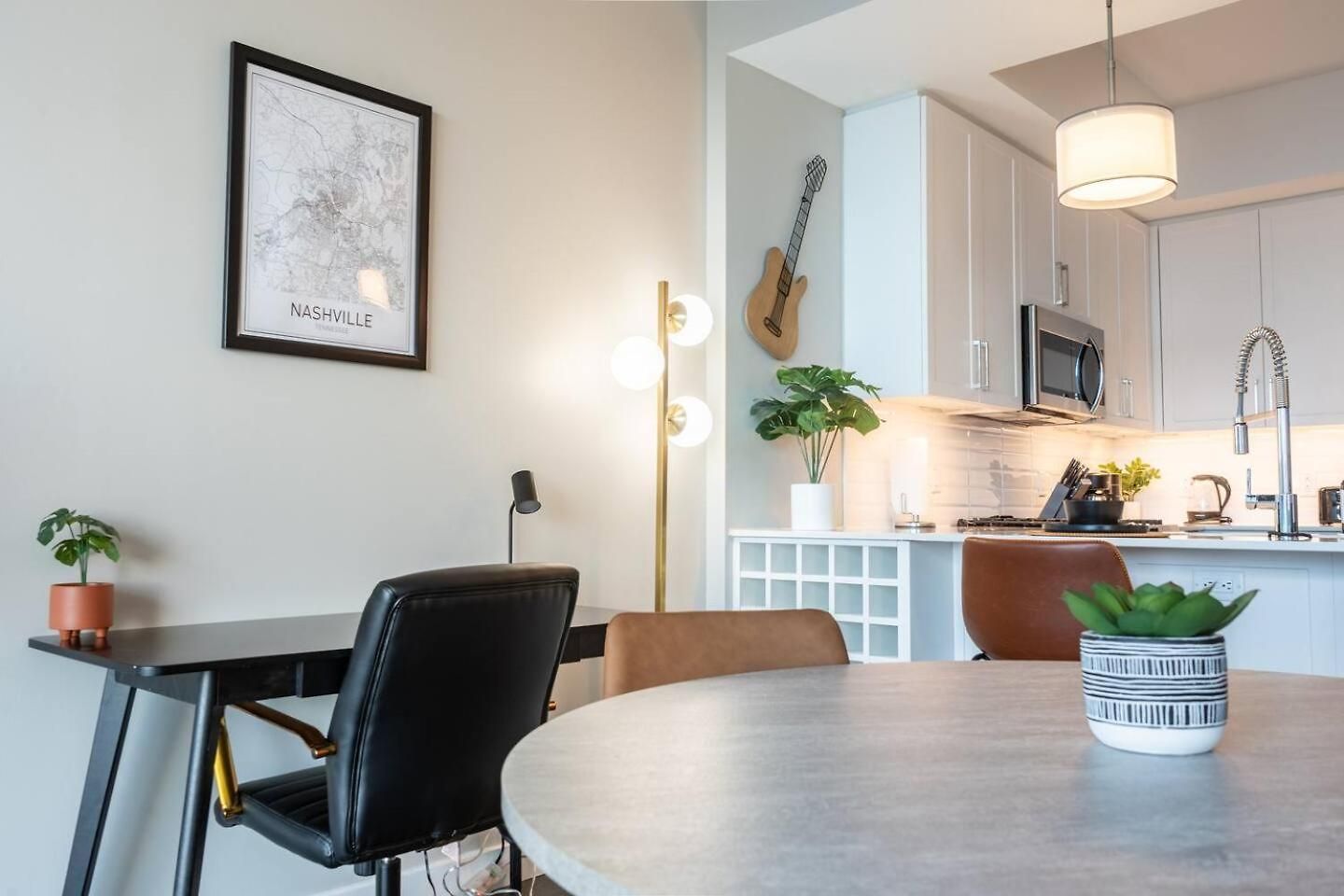 Apartment Luxury Gulch Skyline Views, Pool, Parking