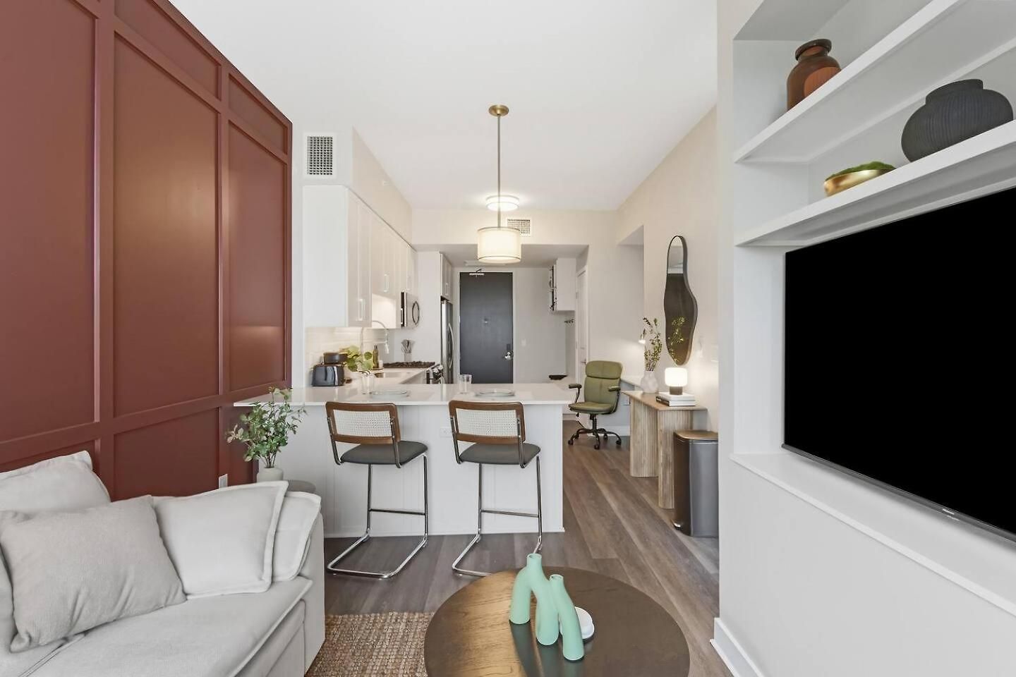 Apartment Luxury Pool, Gym, Views + Free Parking *