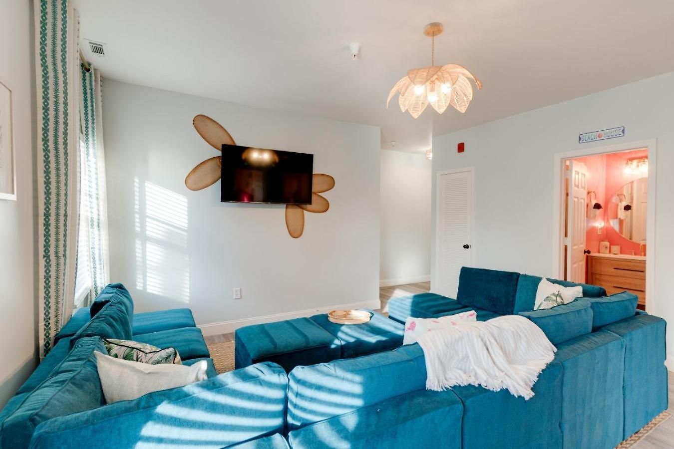Coastal Cowgirl Retreat Near Broadway & Vanderbilt * Nashville