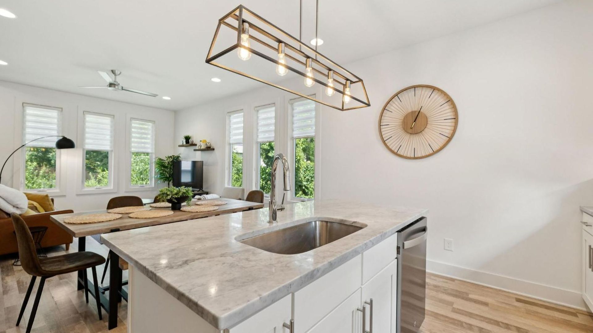 Modern Townhouse Close To Broadway Apartment