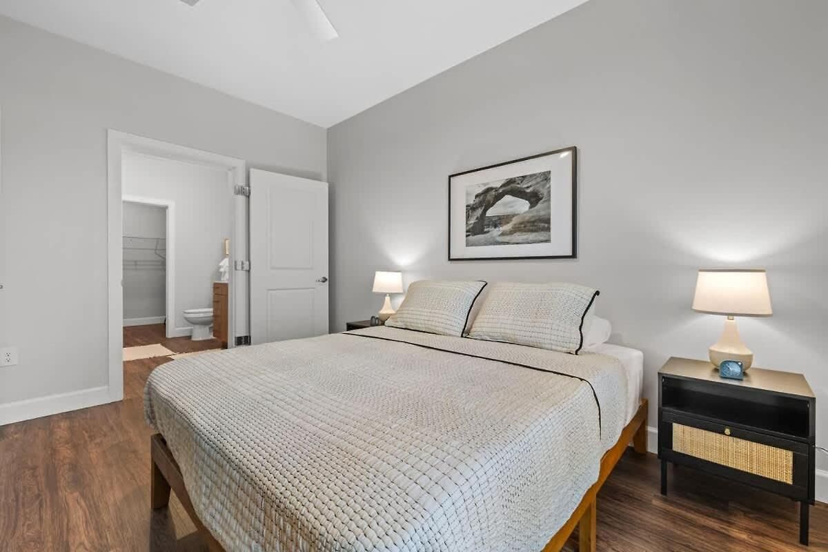 Modern Haven Walk 2 Gulch & Broadway *