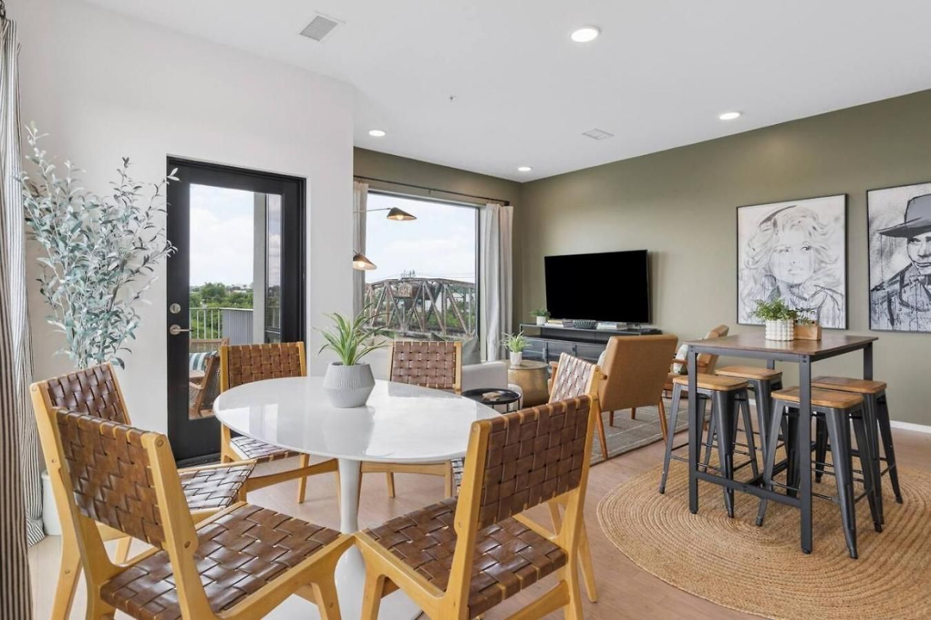 Luxury Downtown Riverview With Garage And Two Balconies Nashville
