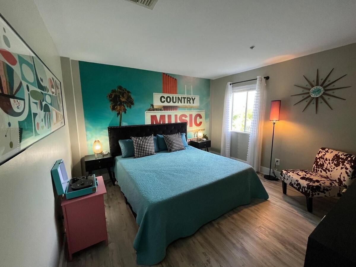 Apartment Riverside Rhythm! Waterfront & Walk To Broadway! Nashville
