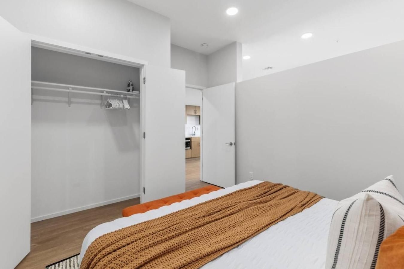 Modern Gulch Getaway With Pool, Garage And Balcony Apartment *