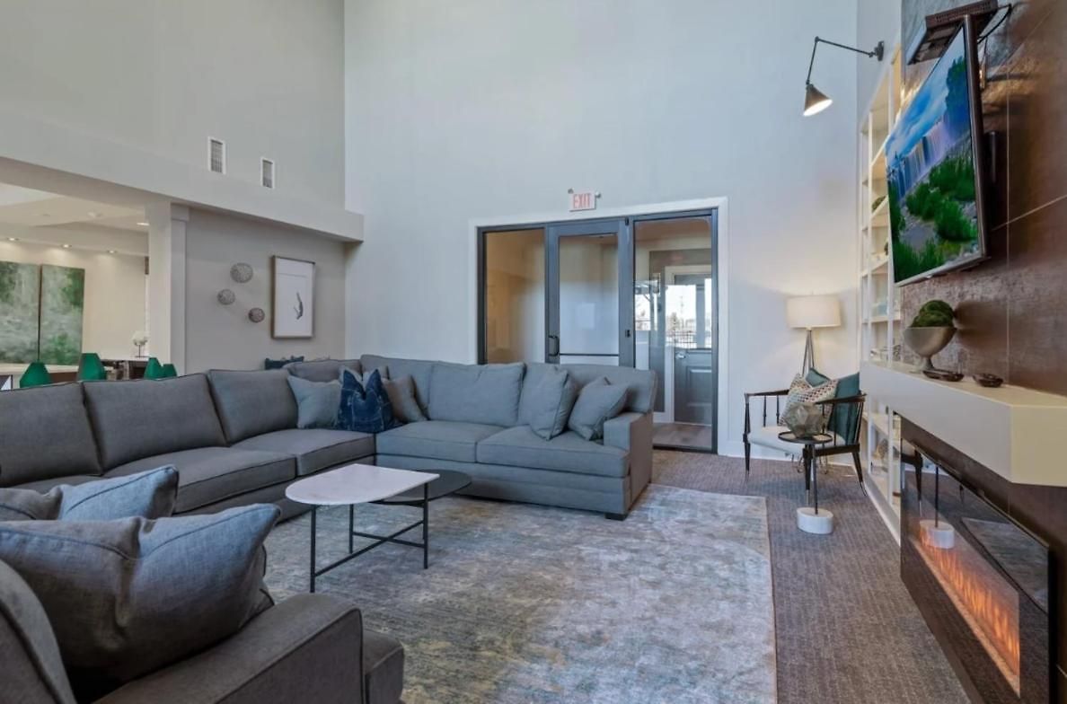 Apartment Midtown - 5 Min To Broadway - Free Secured Parking - Pool *