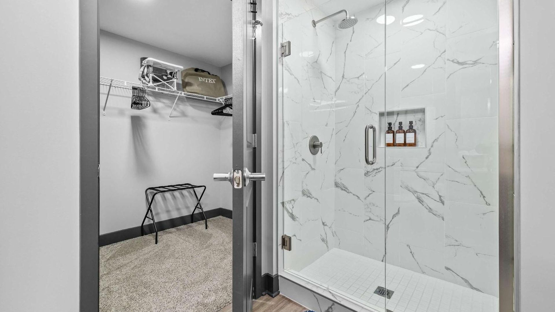 Stylish 2br W Skyline Views