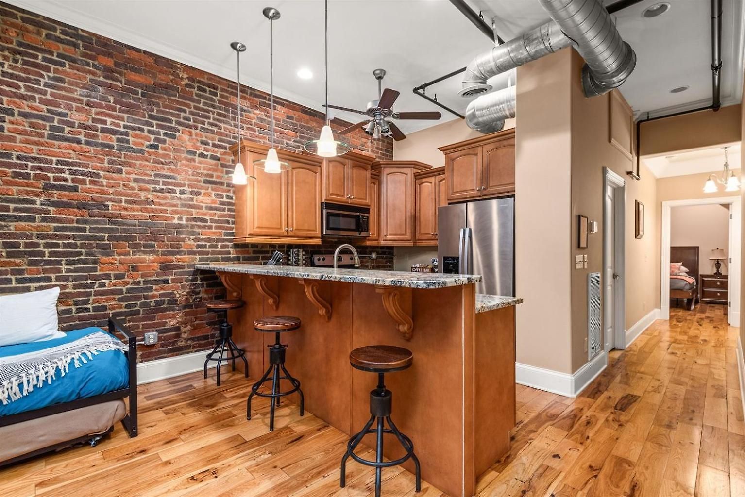 The Johnny Cash Dual Downtown At Printer's Alley & Steps To Broadway Holiday home Nashville