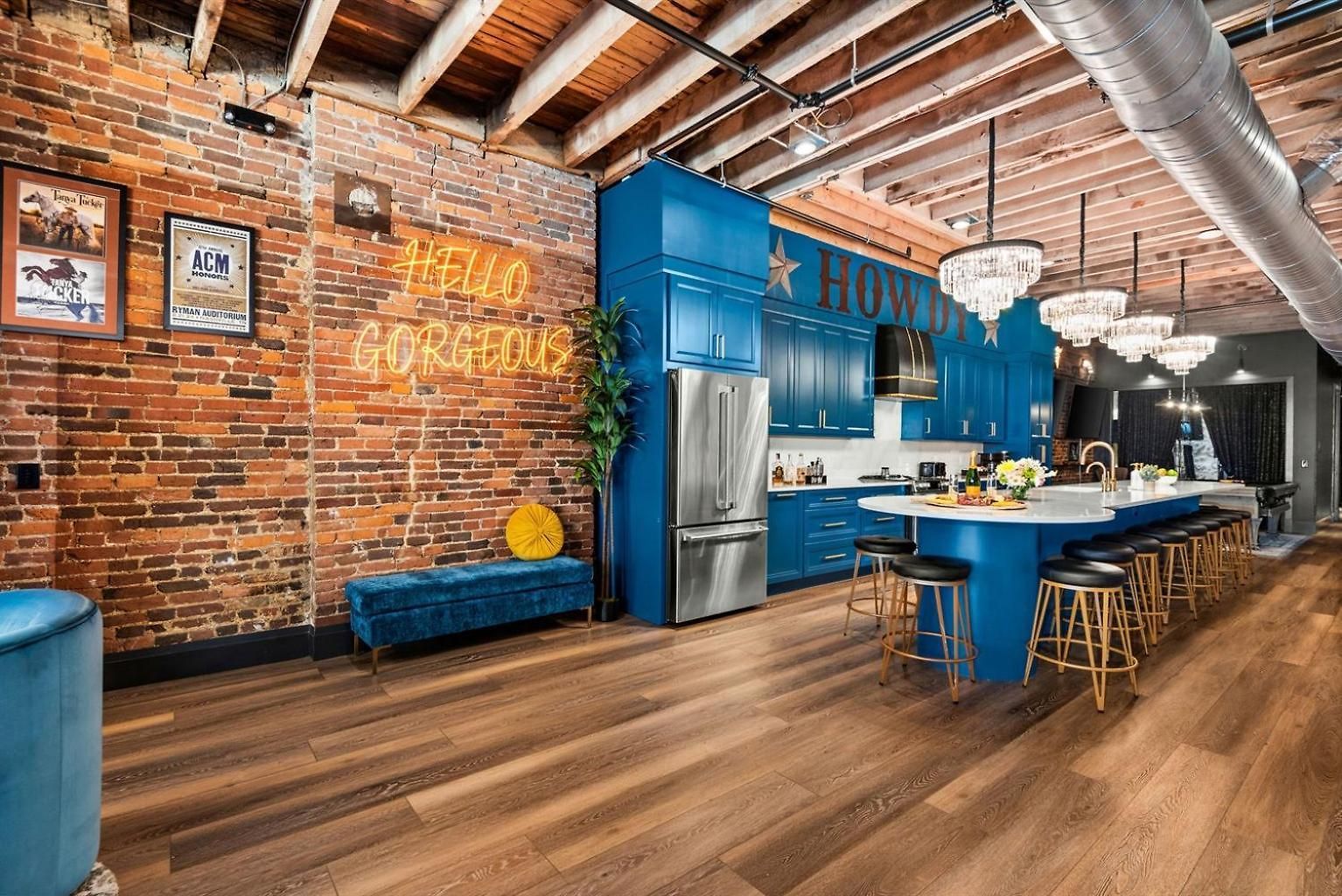 The Velvet Vault-luxury Downtown Loft With River View & Walk To Broadway