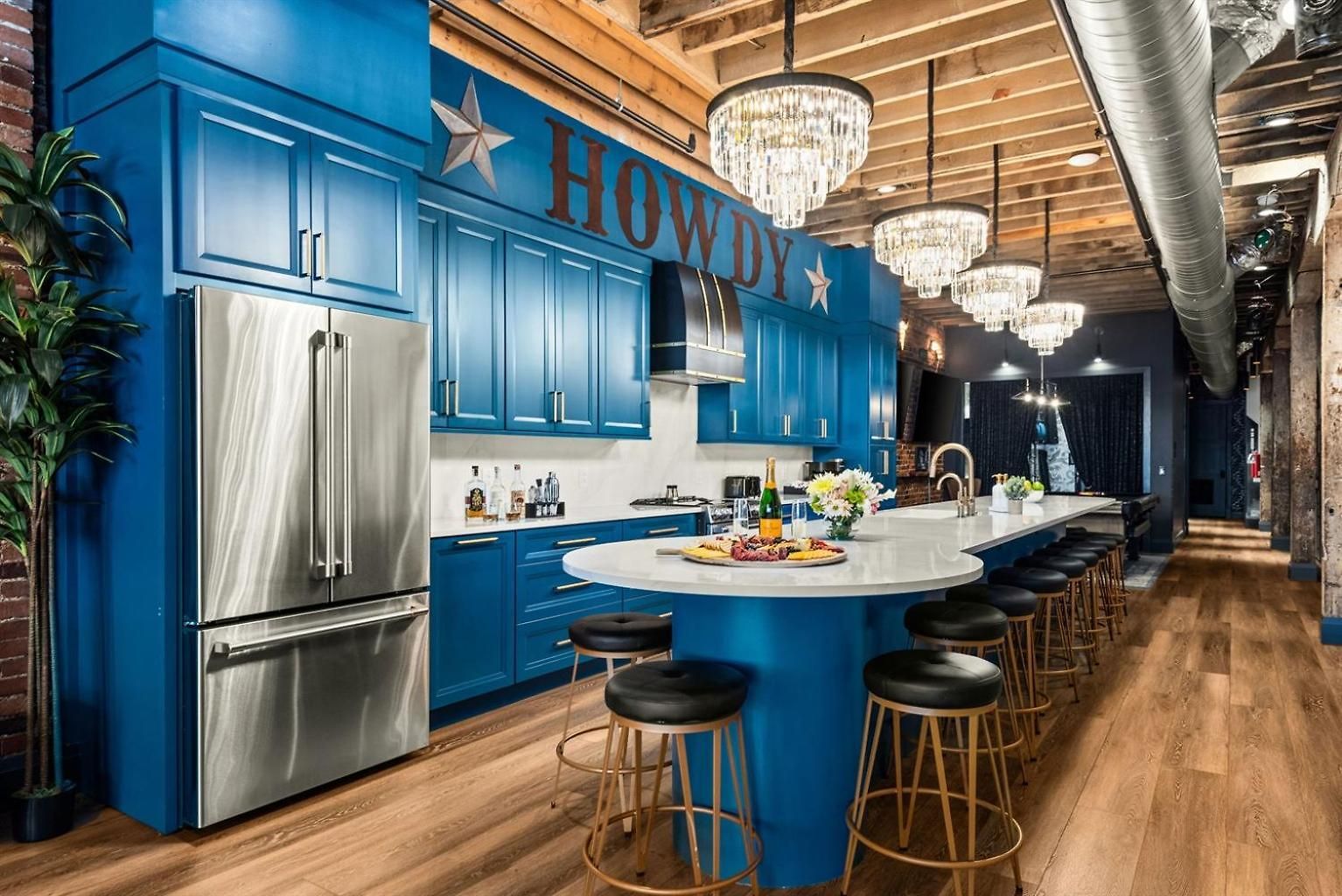 The Velvet Vault-luxury Downtown Loft With River View & Walk To Broadway *