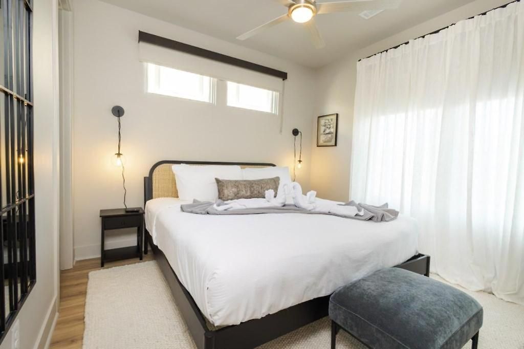 Bachelorette Dream | 2 Units | 8 Kings + 8 Baths Apartment *