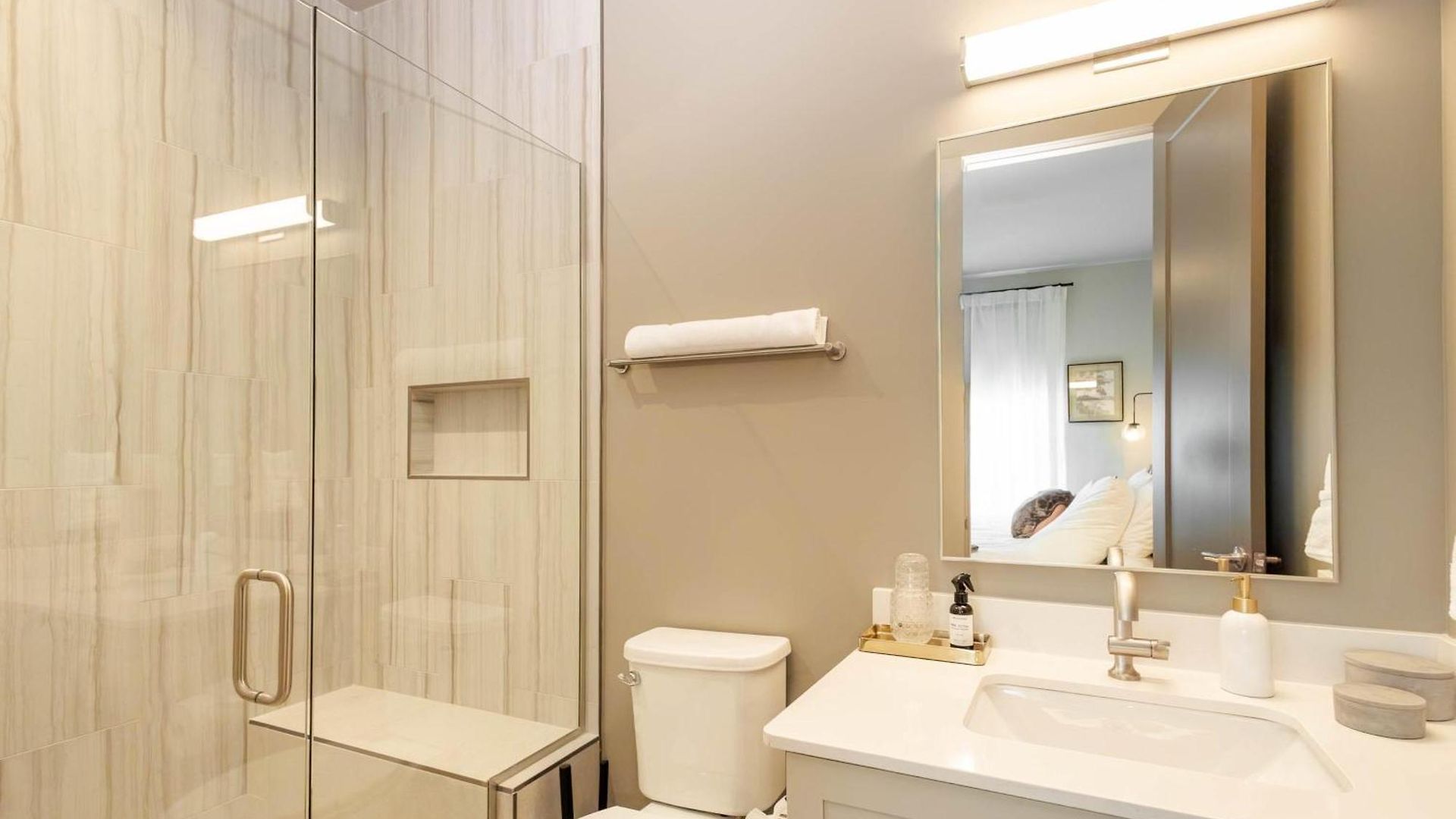 Apartment Modern 4br | Easy To Broadway + Heated Pool Nashville