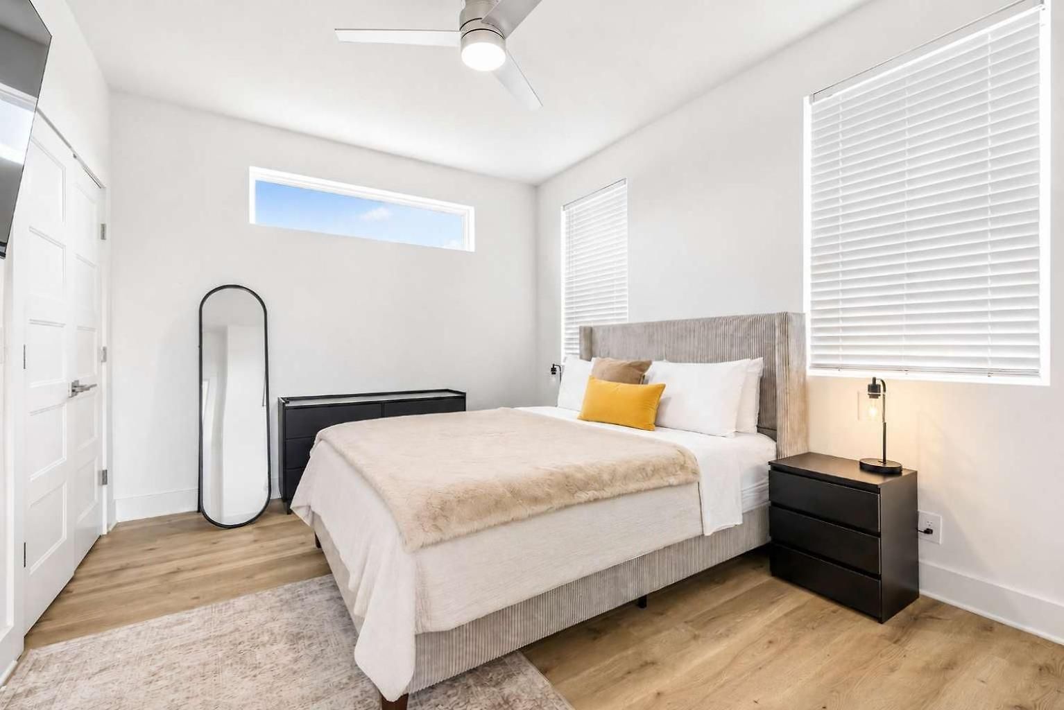 Modern Townhome With Garage & Ev Charger