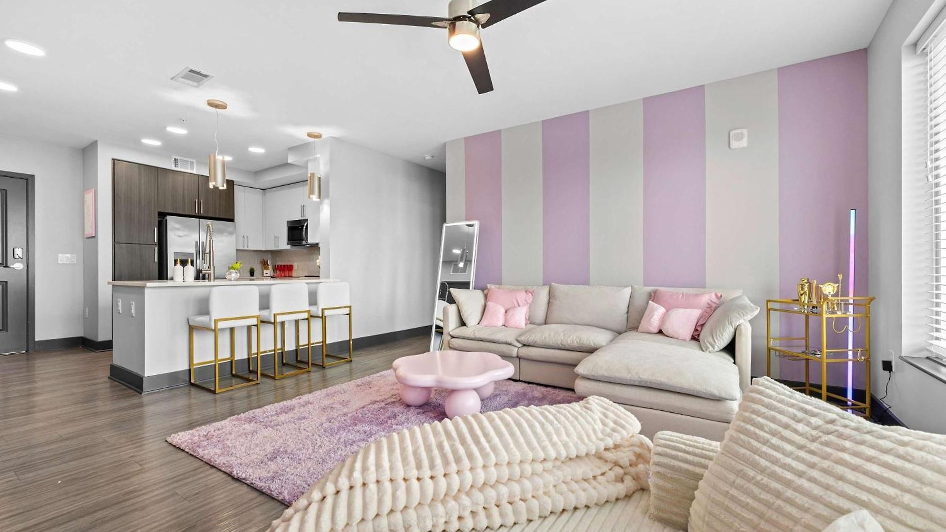 Vibrant Retreat Pool And Glam Apartment Nashville
