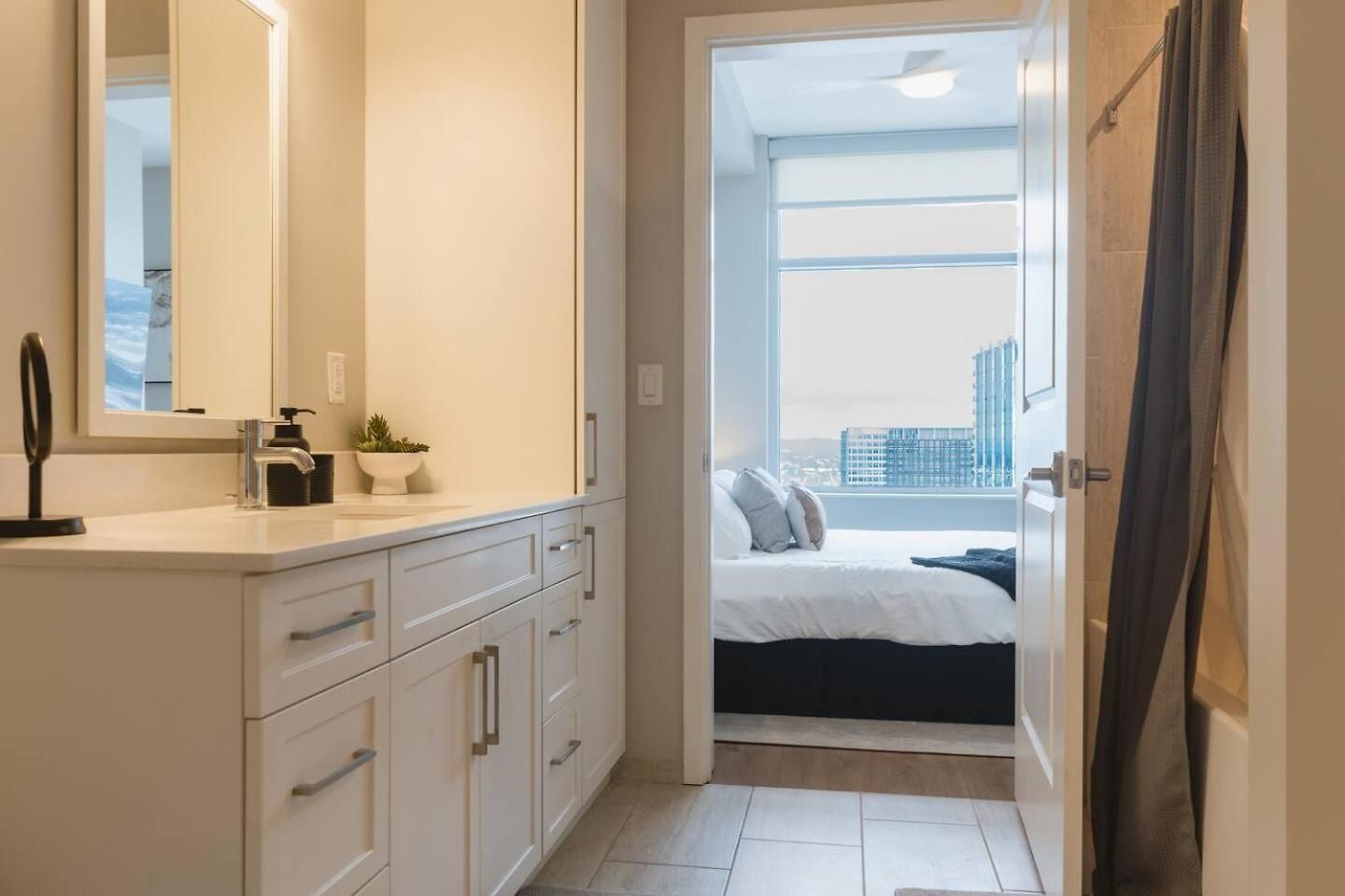 Sky-high Luxury W/ 26th-floor Lounge & Pool