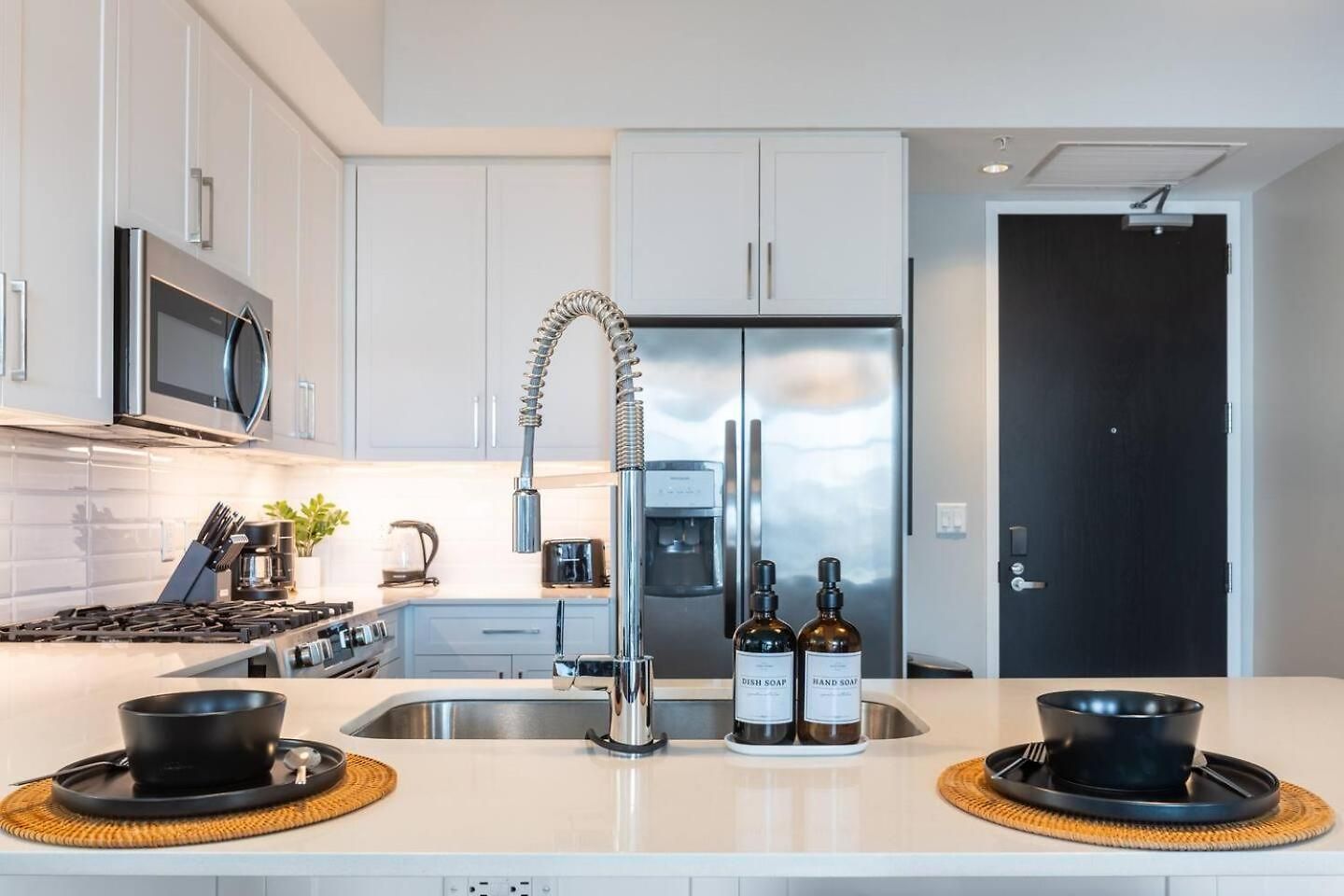 Luxury Gulch Skyline Views, Pool, Parking Apartment Nashville