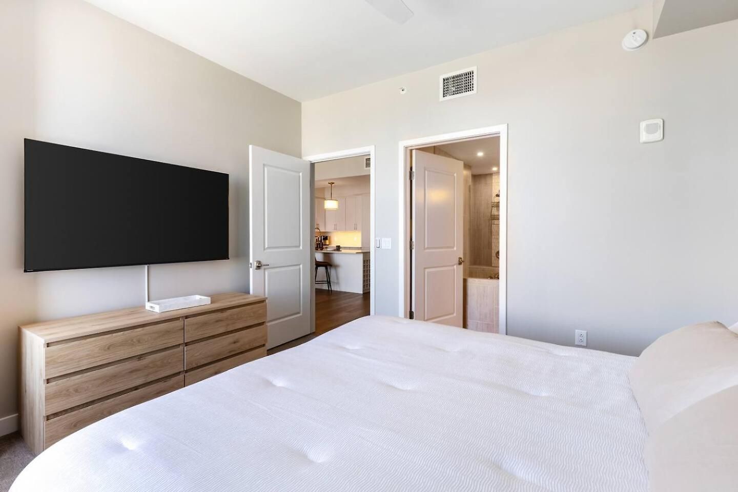 Apartment Skyline Views Gulch For 2, Private Balcony Nashville