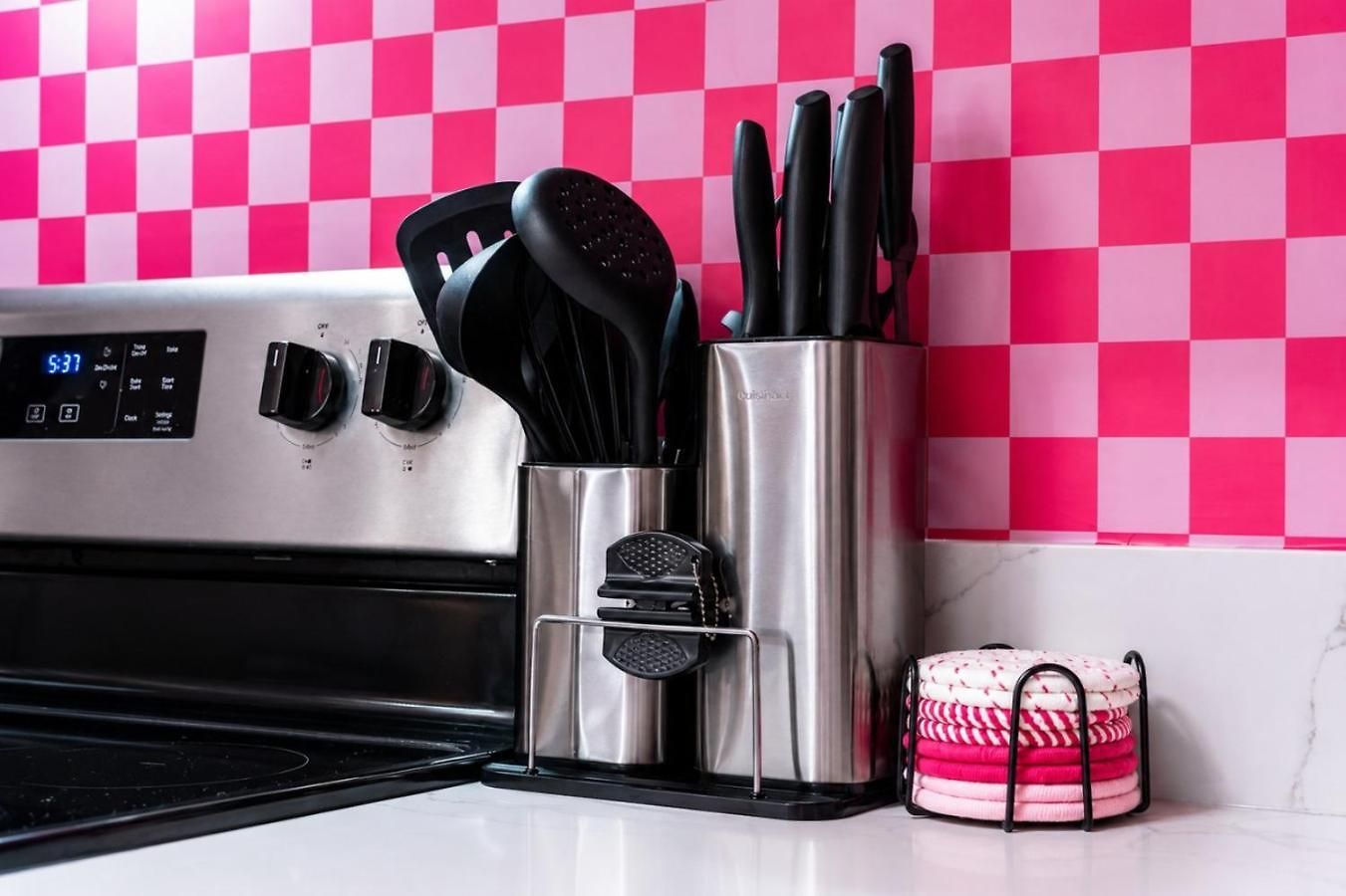 Apartment Pink Pony Club Retreat Near Vanderbilt Sleeps 6 Nashville