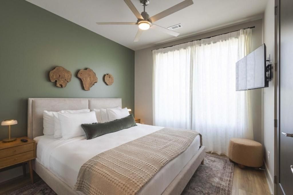 Bachelorette Dream | 2 Units | 8 Kings + 8 Baths Apartment *