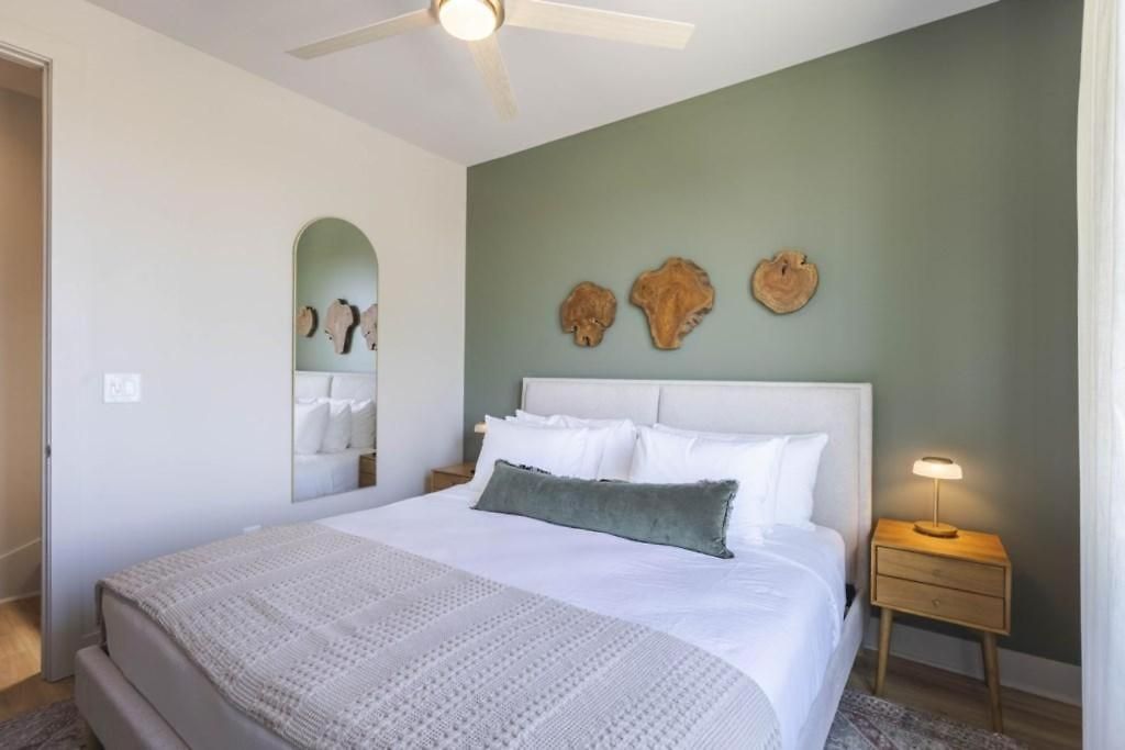 Apartment Bachelorette Dream | 2 Units | 8 Kings + 8 Baths *