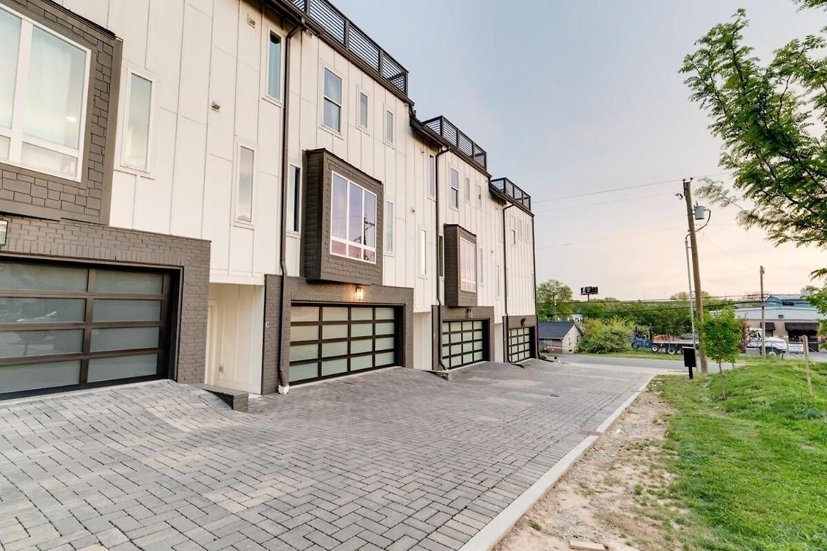 Rooftop Skyline View-close To Broadway-sleeps 8 Nashville