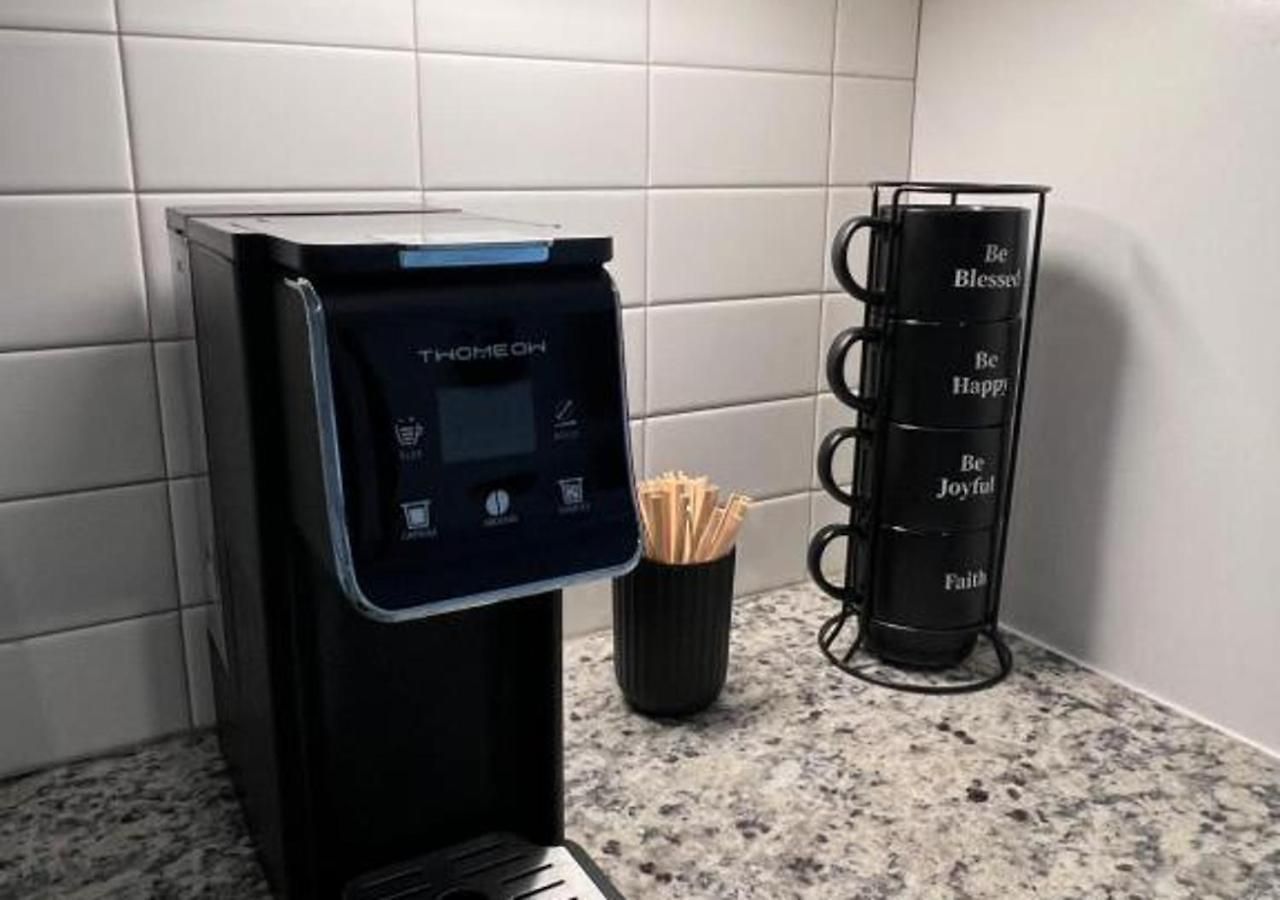 Apartment Downtown Walk To Broadway Pool, Private Balcony, Free Parking! Nashville