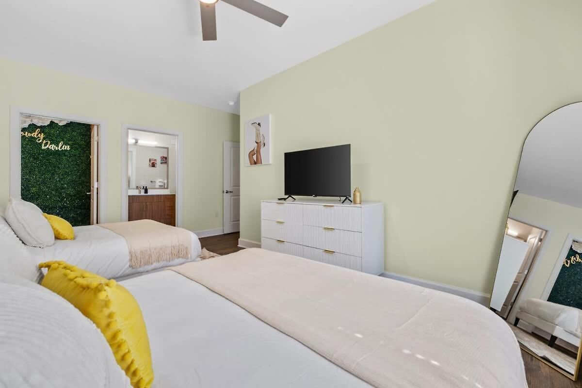 Glam 2br Walk To Broadway & The Gulch Apartment