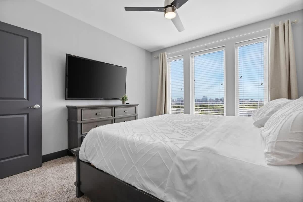 View Getaway 2br Near Broadway & Gulch *