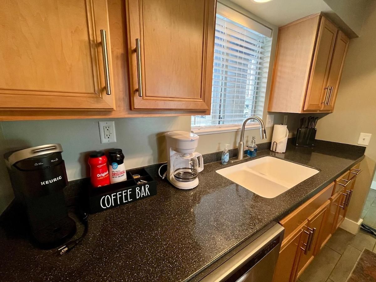 Apartment Riverside Rhythm! Waterfront & Walk To Broadway! Nashville