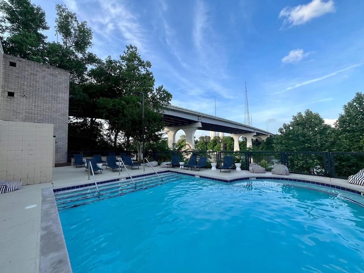 Apartment Riverside Rhythm! Waterfront & Walk To Broadway!