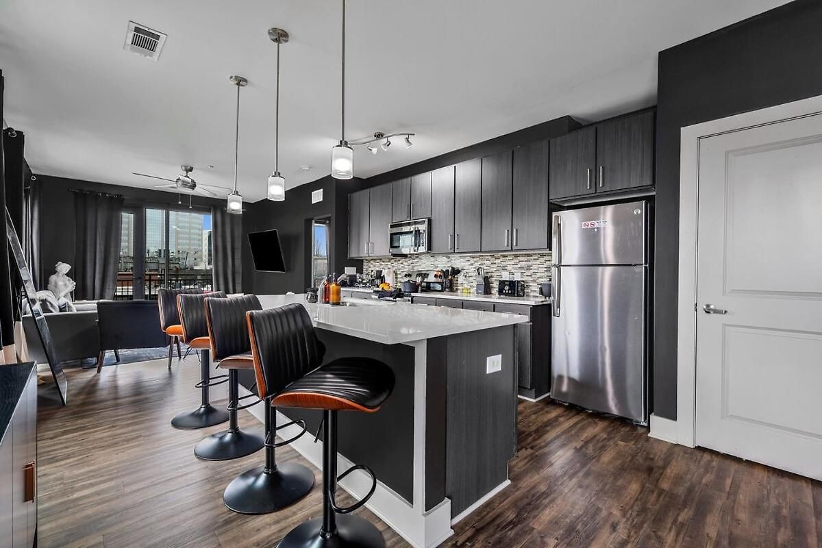 The Midnight Parthenon - 5 Min To Broadway - Midtown Apartment Nashville