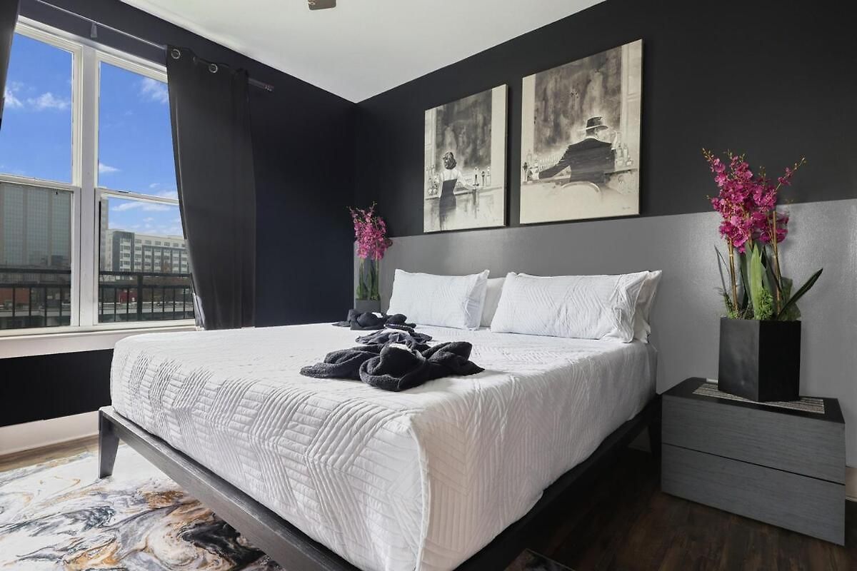 The Midnight Parthenon - 5 Min To Broadway - Midtown Apartment