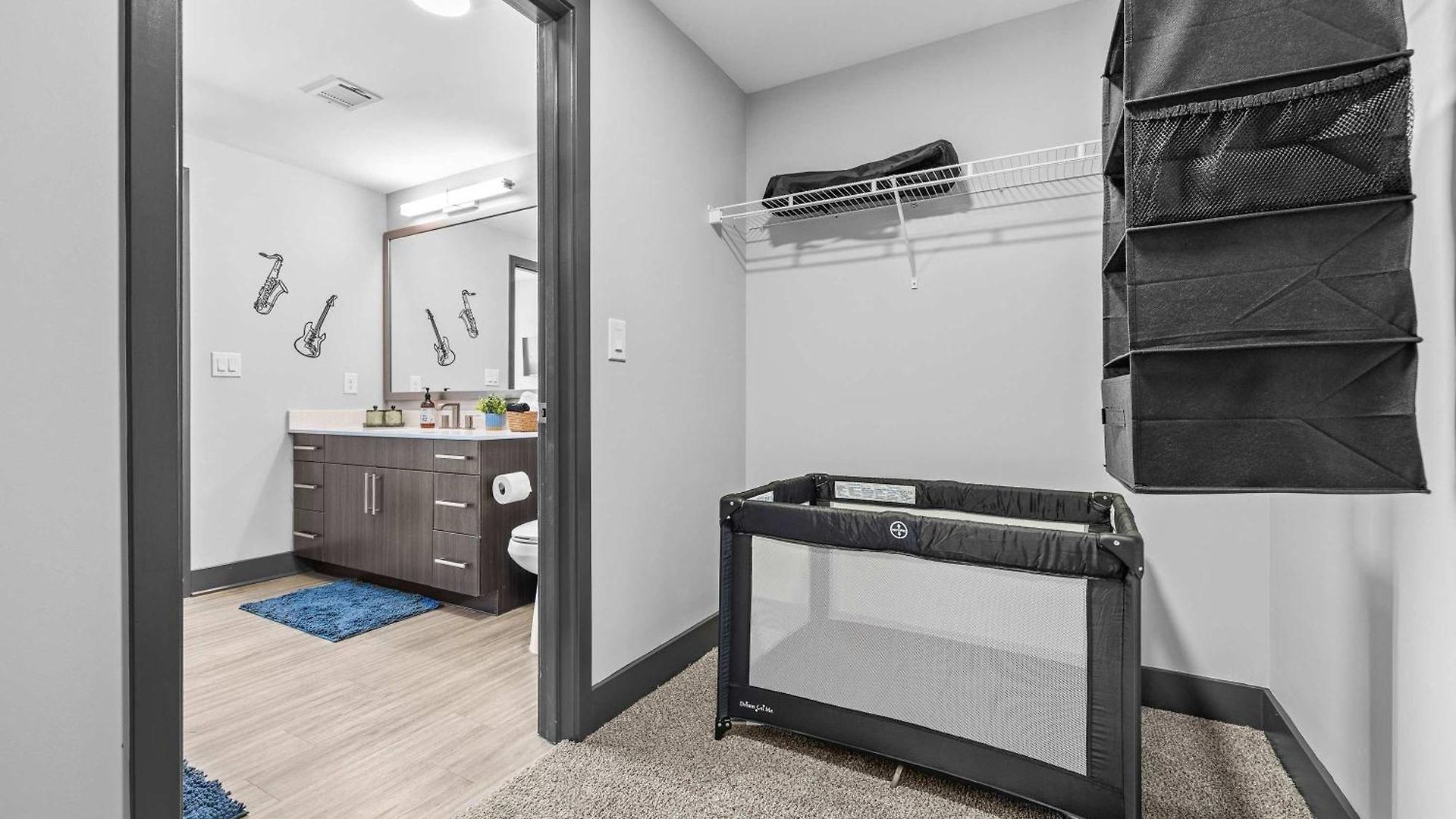 Stylish 2br W Skyline Views Apartment *