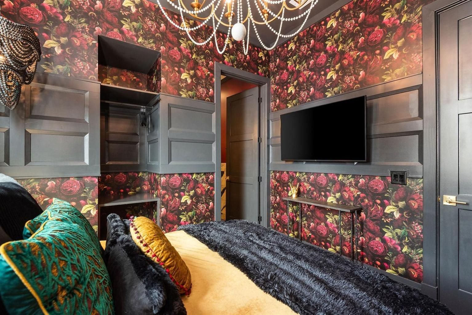Holiday home The Velvet Songbird Downtown Luxe Sleeps 24 Nashville