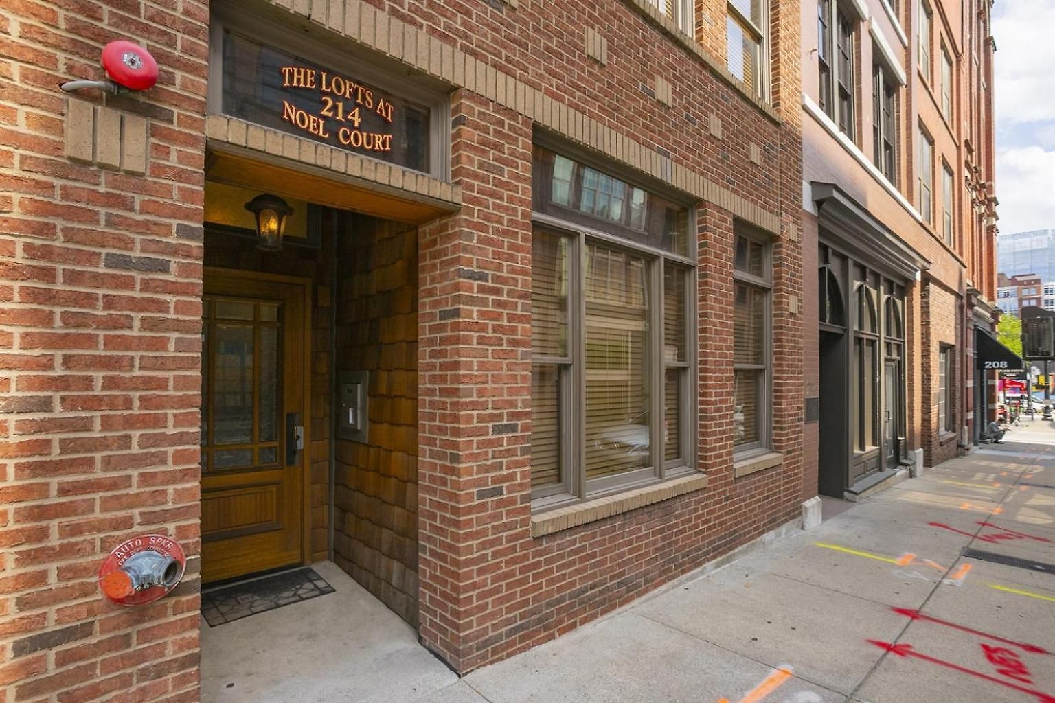 The Parton Printer's Alley Nashville- 2 Blocks To Broadway Holiday home *