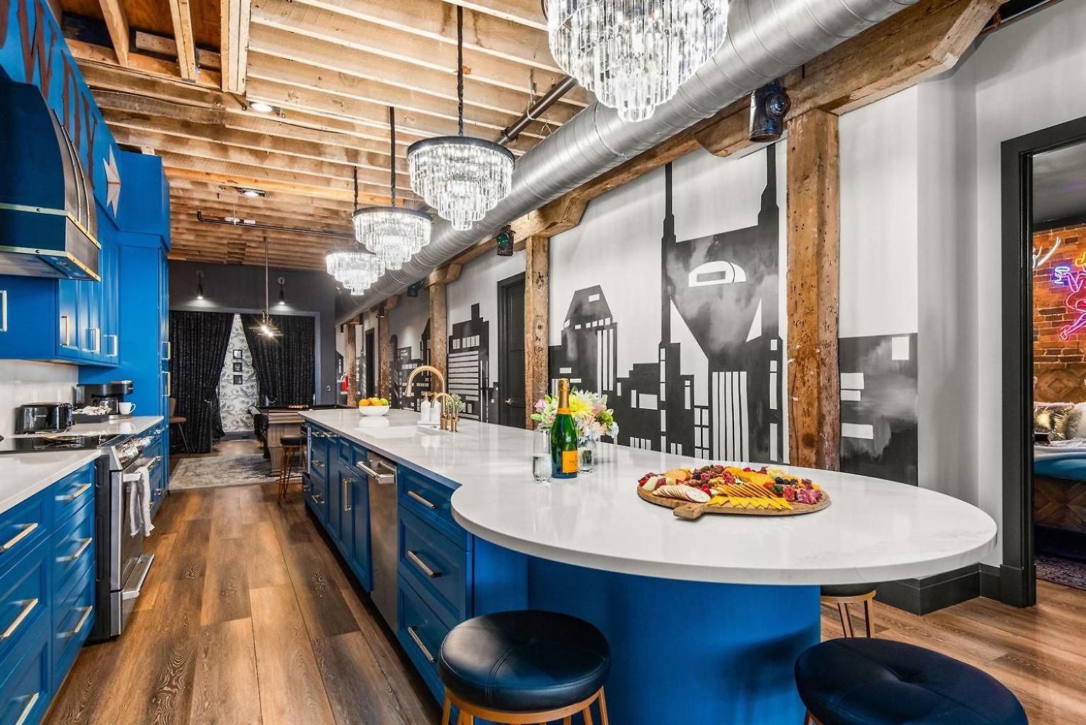 The Velvet Vault-luxury Downtown Loft With River View & Walk To Broadway *