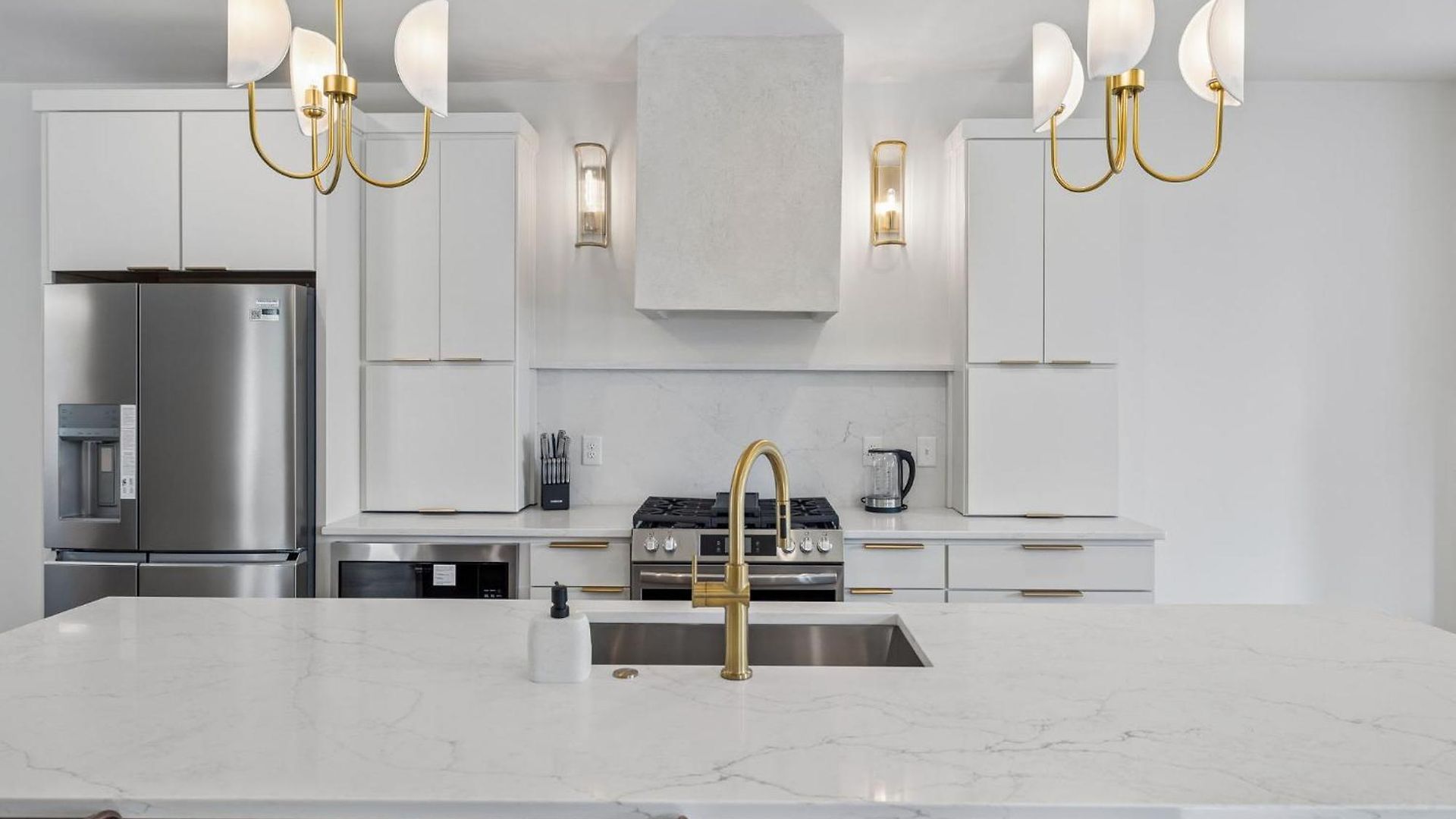 Modern 4br Townhouse Rooftop Lounge Apartment Nashville